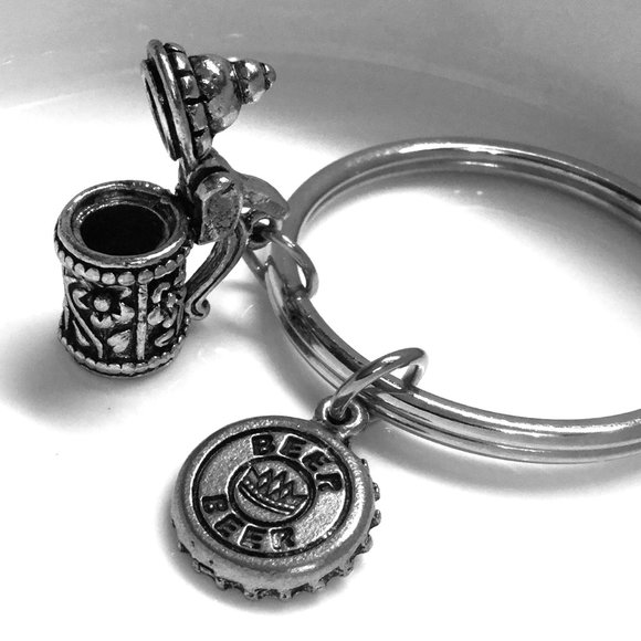 Miniature Beer Stein Mug Beer Cap Charm Keyring Keychain - Picture 1 of 2